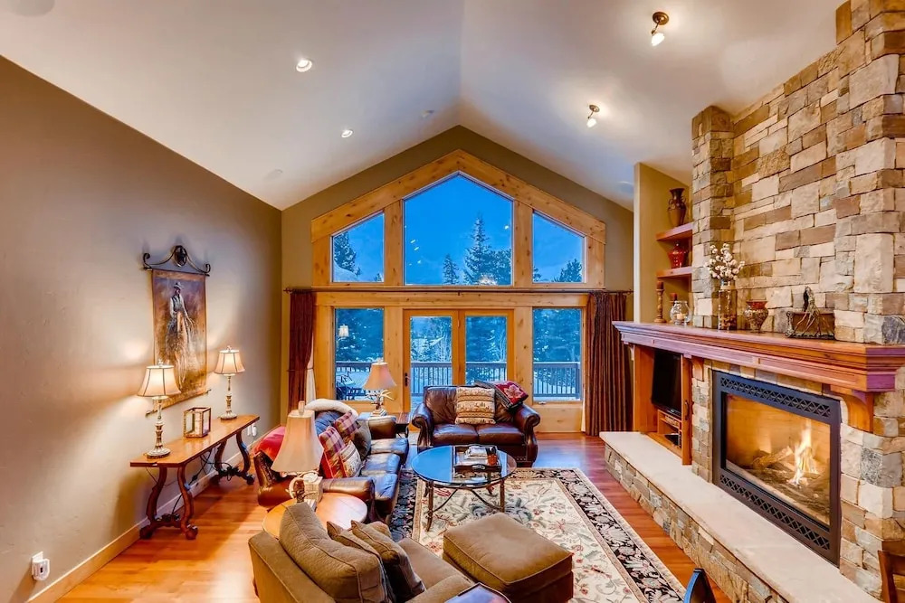 Nangle Woods  4 Bedroom Townhouse by RedAwning
