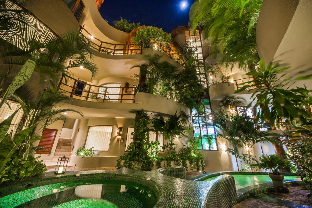 Maya Villa Condo Hotel and Beachclub