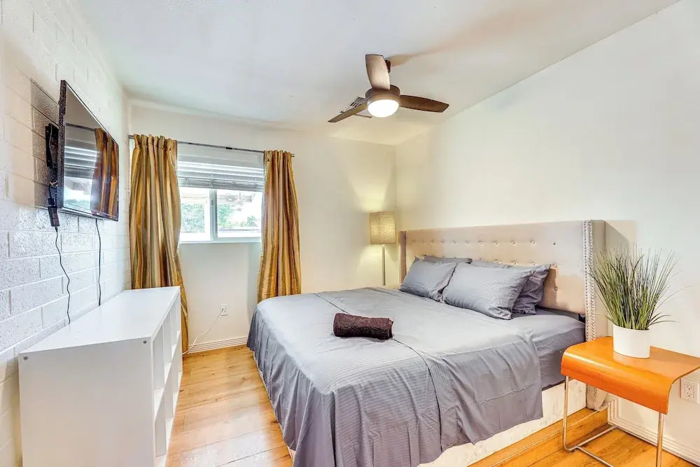 3 Mi to Dtwn Mesa: Home w/ Fenced Backyard!