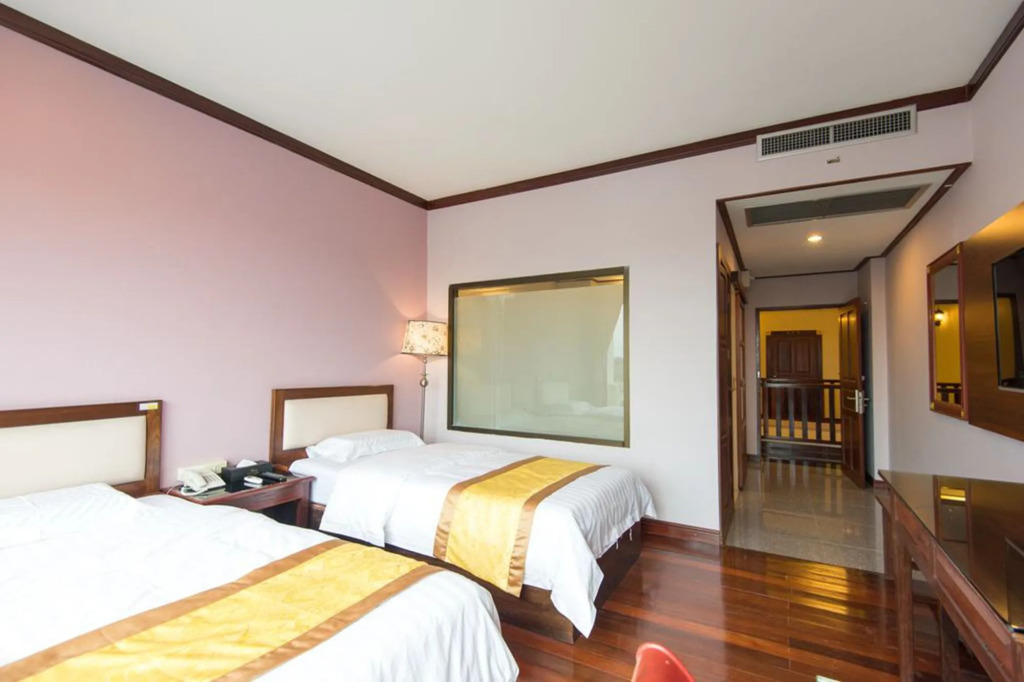 The President Hotel at Chokchai 4