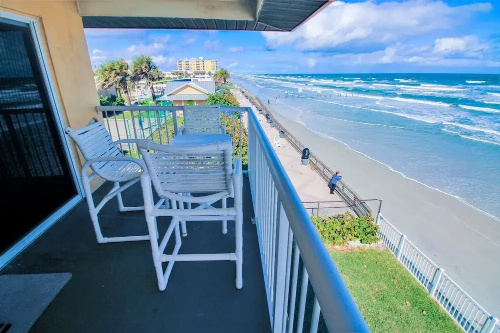 Point East 301