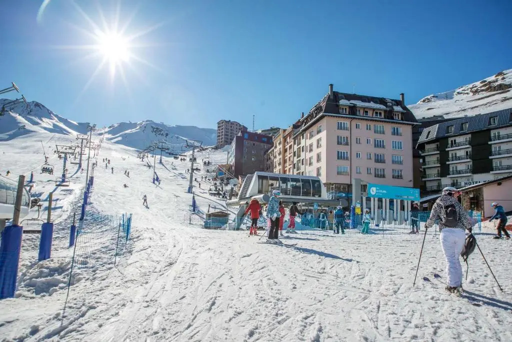 Apartment with 2 bedrooms in Pas de la Casa with wonderful mountain view balcony and WiFi 200 m from the slopes