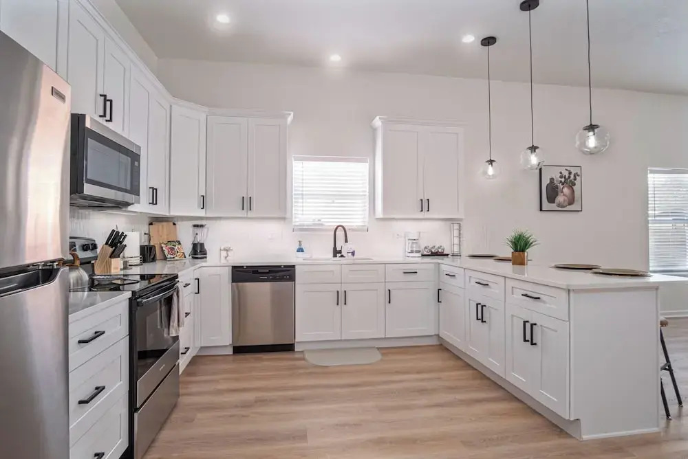 5br/3ba Minutes From the Action With Skyline Views