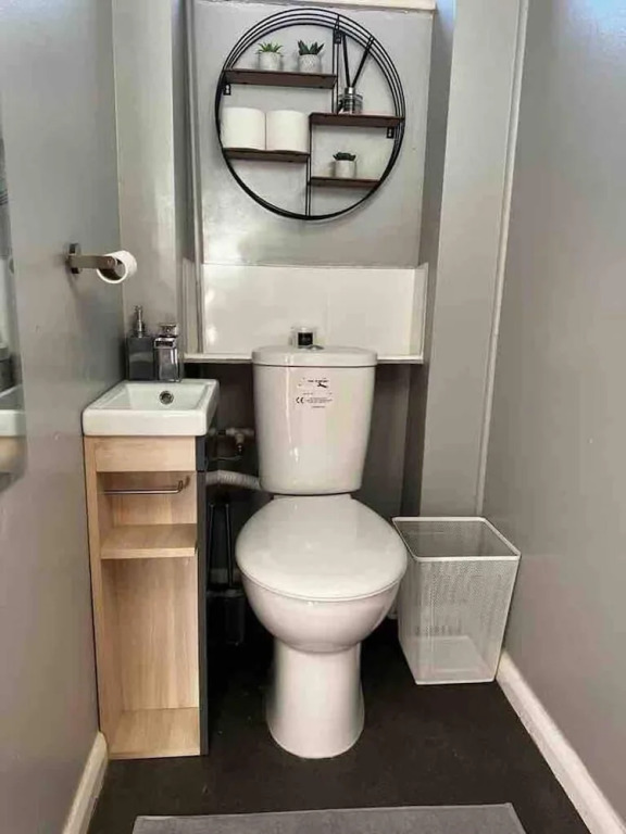Spacious 3-bed House in Swindon