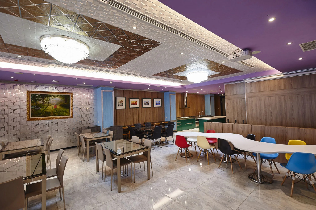 Lily Hotel
