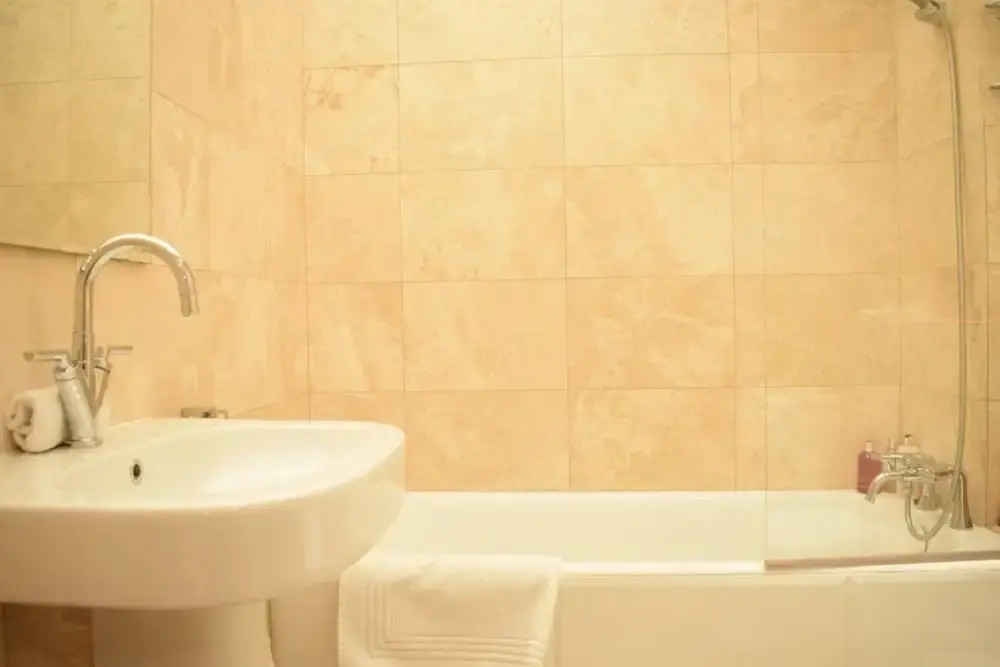 West Kensington Stunning 2 Bedroom Flat With Balcony