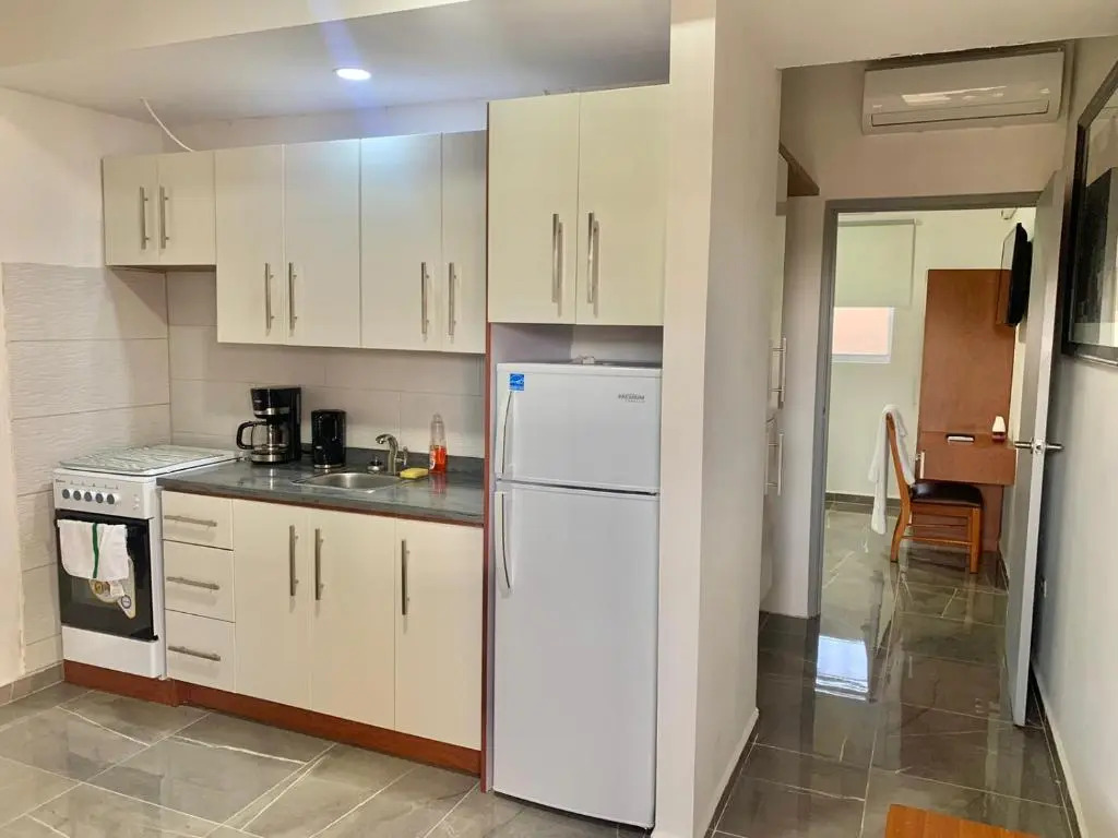 1 Bed Apartment Sleeps 2 - Pool, Parking, Wifi