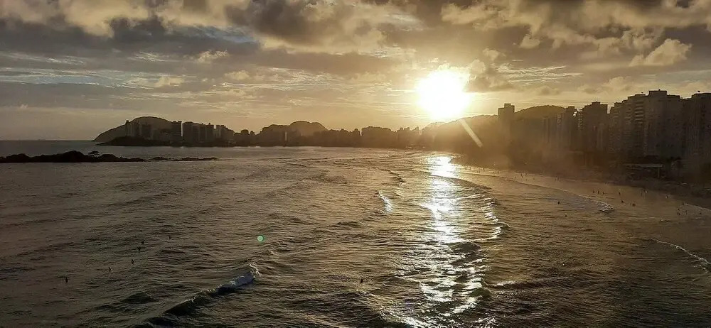 Apto pé na areia na Praia Pitangueiras