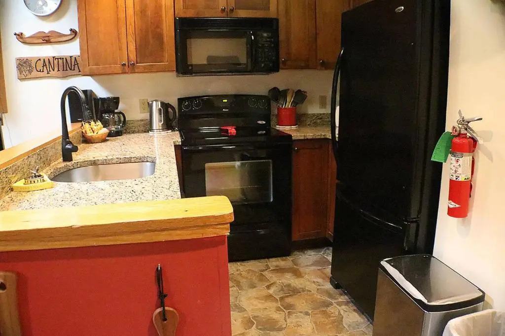 Premier Condo completely renovated Highridge C8