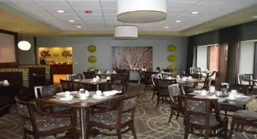 丽笙亨茨维尔机场酒店(Radisson Hotel Huntsville Airport)