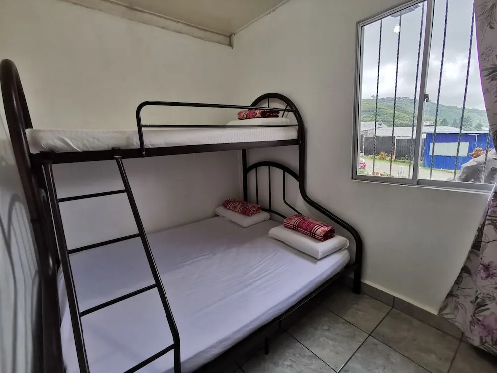 SPOT ON 89963 Sinurambi Homestay 2