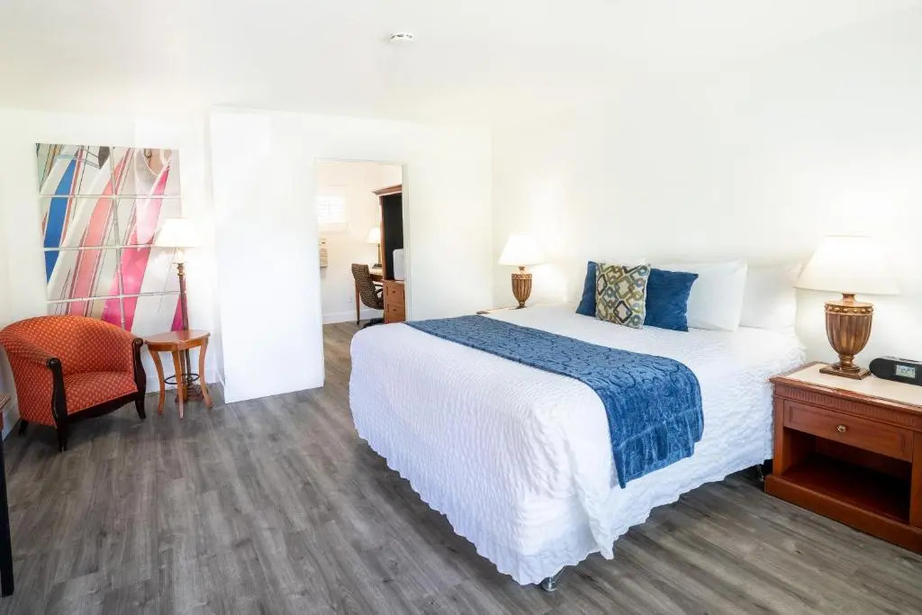 La Avenida Inn