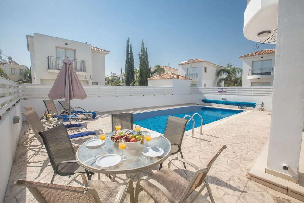 Villa Megan,modern 3bdr Villa,close To The Beach