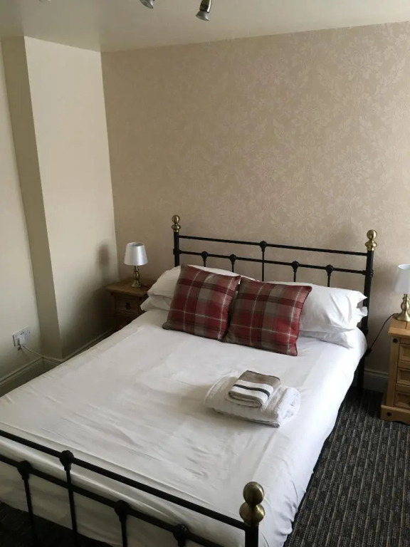 The Hollies Inn