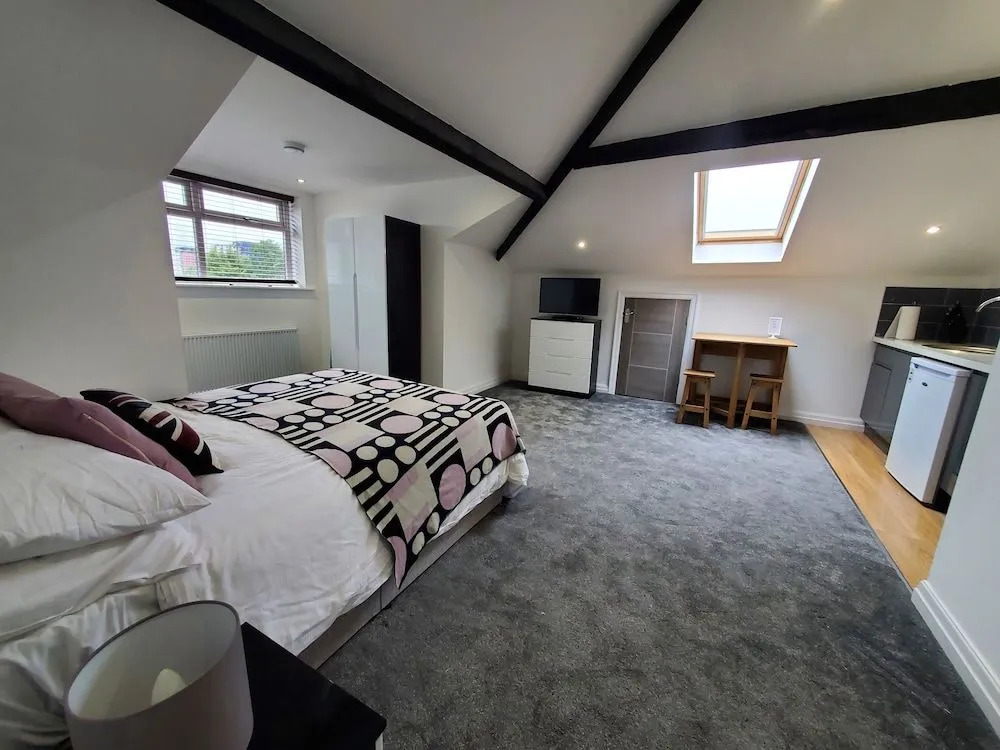 The Ashcroft Studios & Apartments with Free Parking
