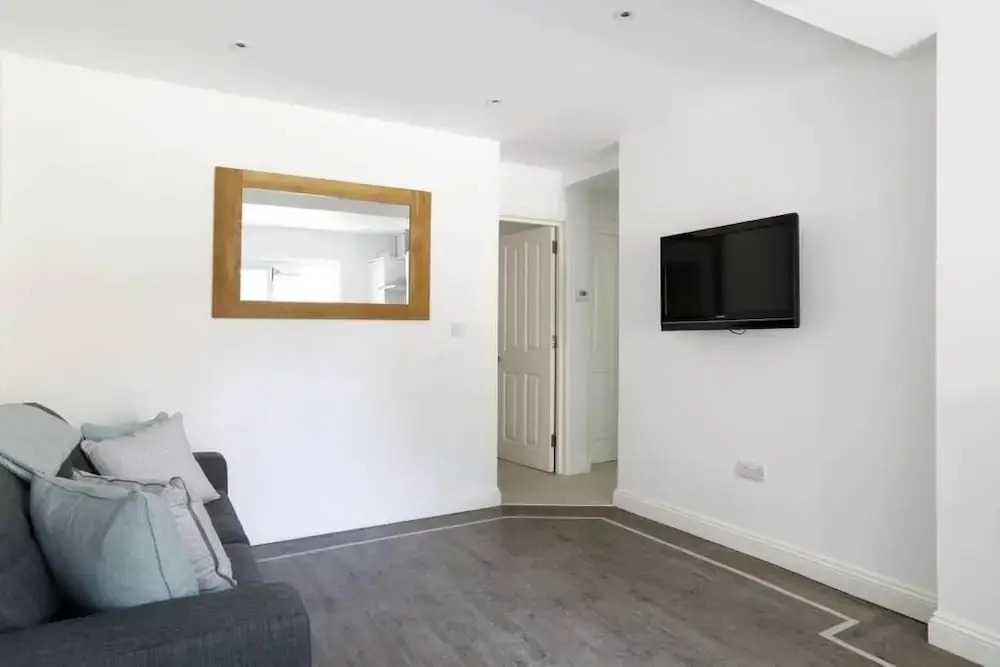 Modern Contemporary 2 Bed With Garden