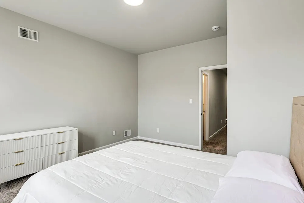 Pet-friendly 3BR Rowhouse: Walk to Patterson Park!