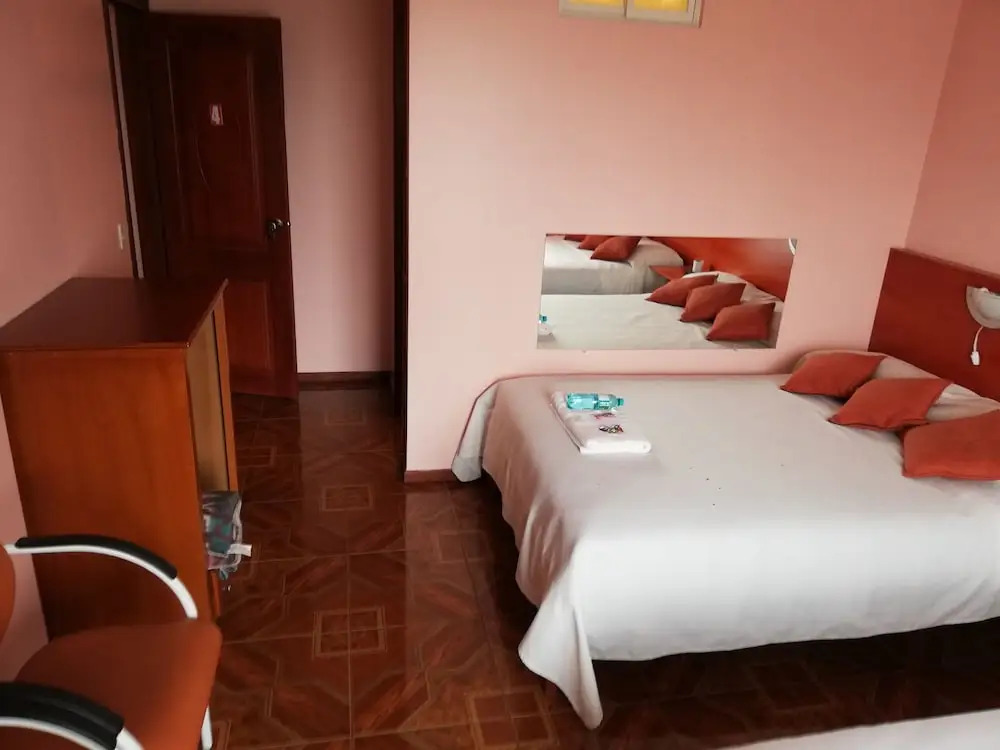 Water Palace Hostal