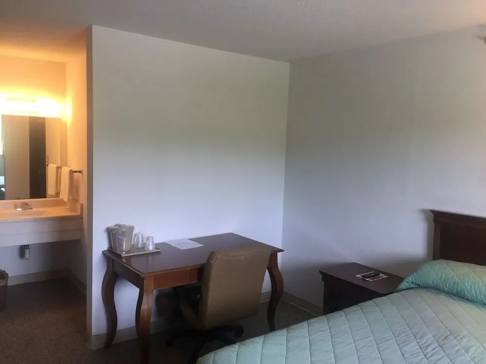 Midway Budget Inn