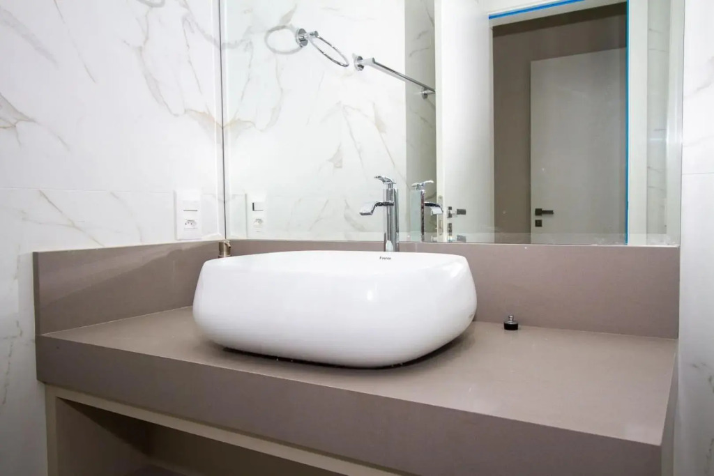 Puntarenas 204 - Excelente apartamento 2 suítes - Finamente mobiliado e decorado - À poucos metros da praia