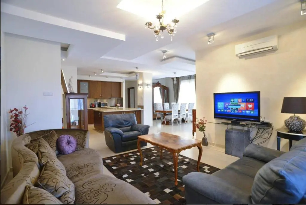Paphos luxury penthouse 175 sq.m / 10 minutes drive to the sea