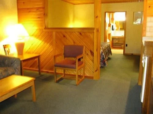 Mayflower Motel And Suites