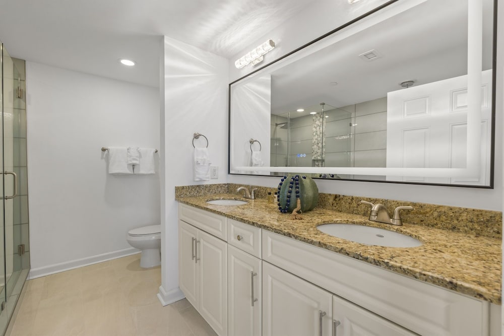 2002p 2 Bedroom Condo