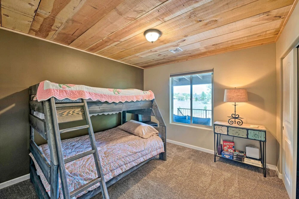 1 Mi to Rainbow Lake: Newly Built & Woodsy Retreat