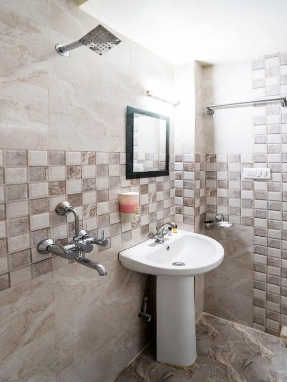 Hotel Tampan by OYO Rooms