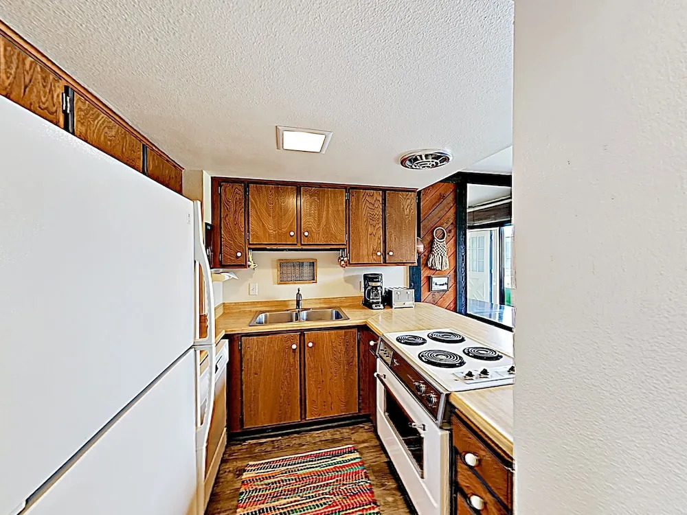 New Listing! Peaceful Villa W/ Loft & 2 Balconies Condo