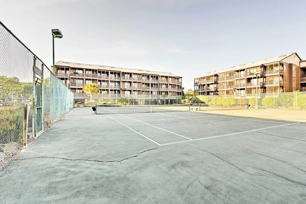 Walk to Coast: North Myrtle Beach Condo w/ Pool!