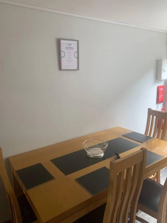 House - Sleeps 4 with Cozy Fireplace