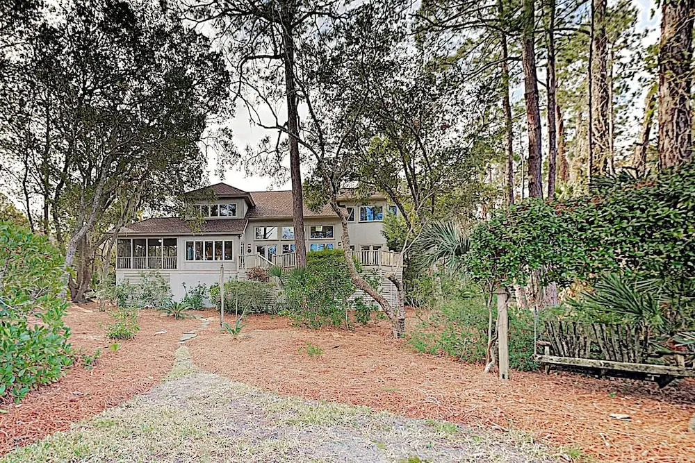 Serene Estate by the Marsh - Bike To Beach! Home