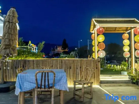 Jiuhua Mountain Jiuguniang Homestay (Tourist Service Center)