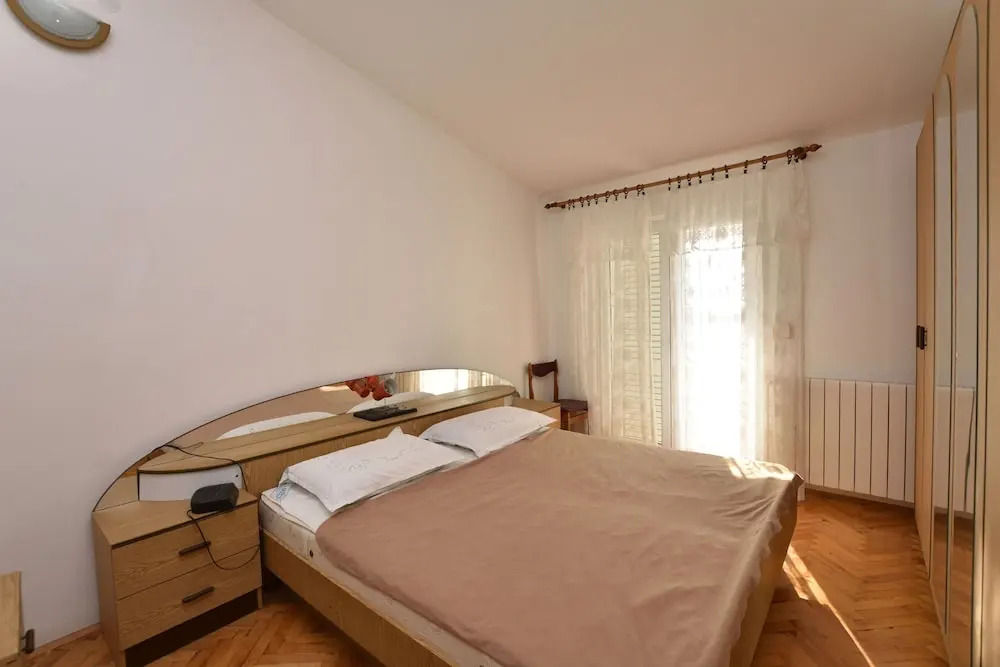 Apartments and Room Mate-mare