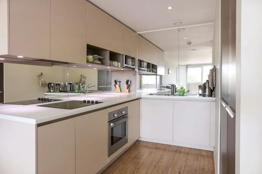 Greenwich Two Bed Flat, with Pool &Parking