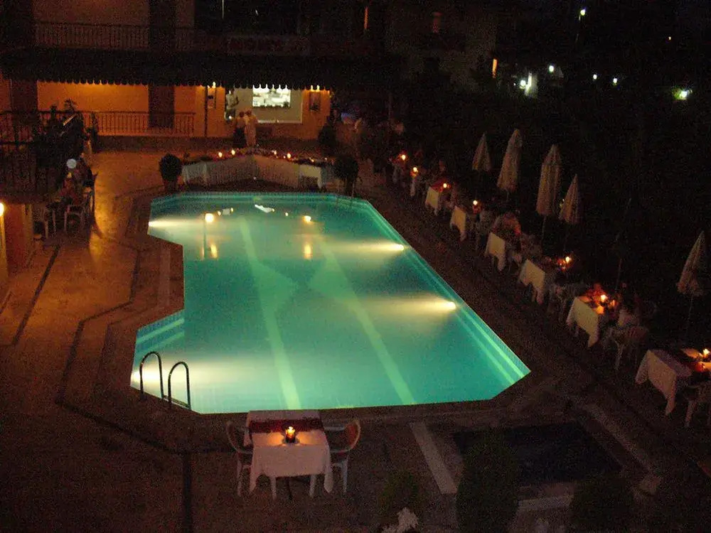 MG Moms Hotel