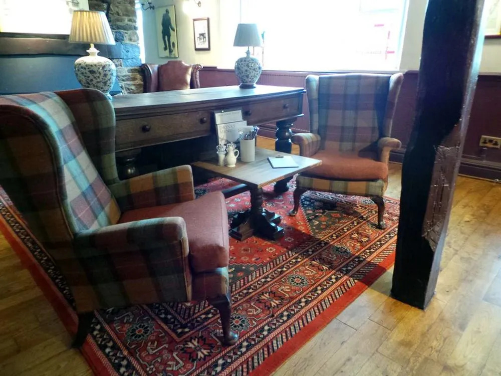 Dog House by Chef & Brewer Collection
