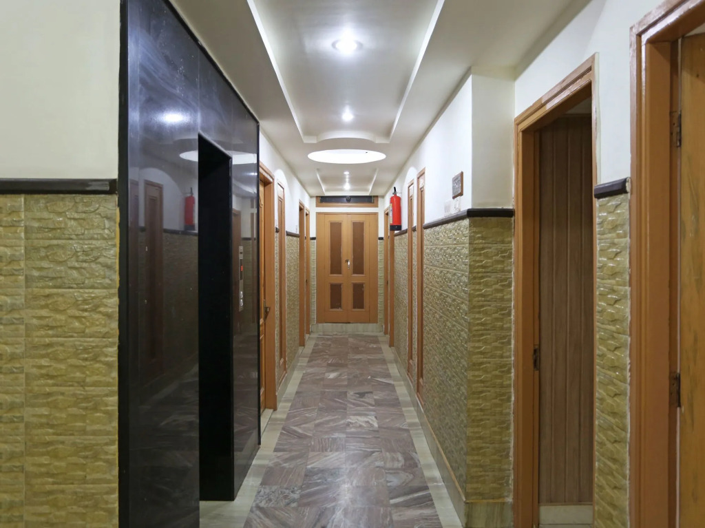 OYO 7358 Hotel Jagdish Residency