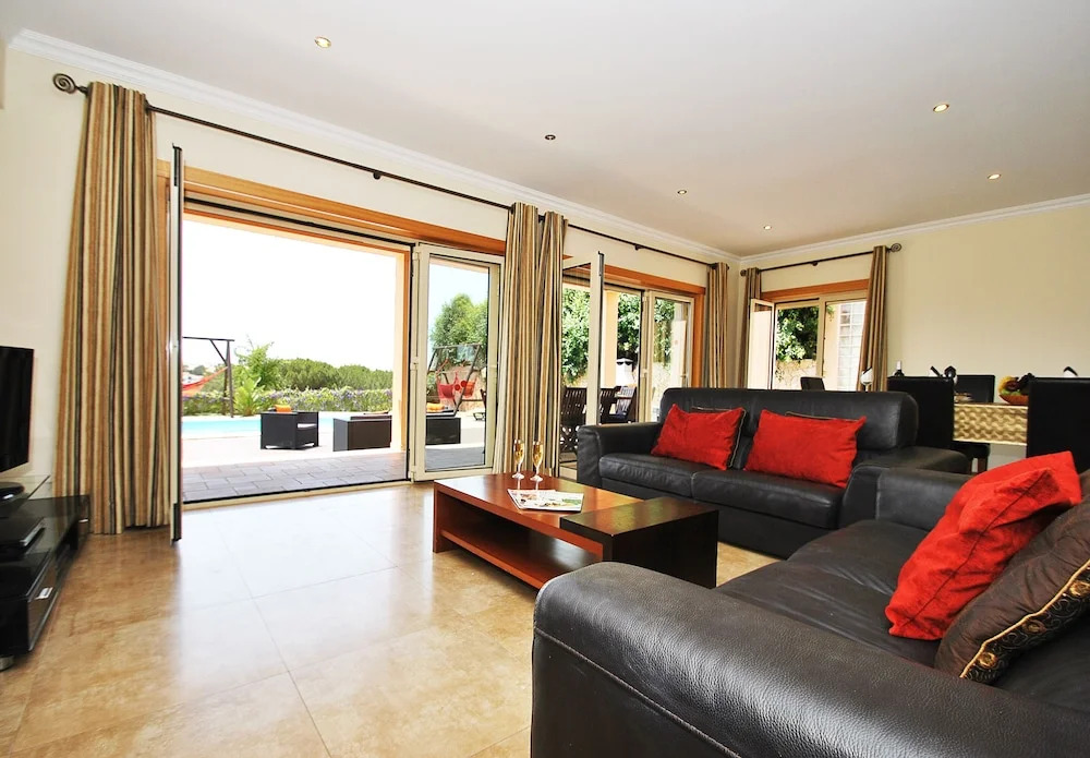 Villa California - Piscina aquecível e BBQ na Corcovada, Albufeira