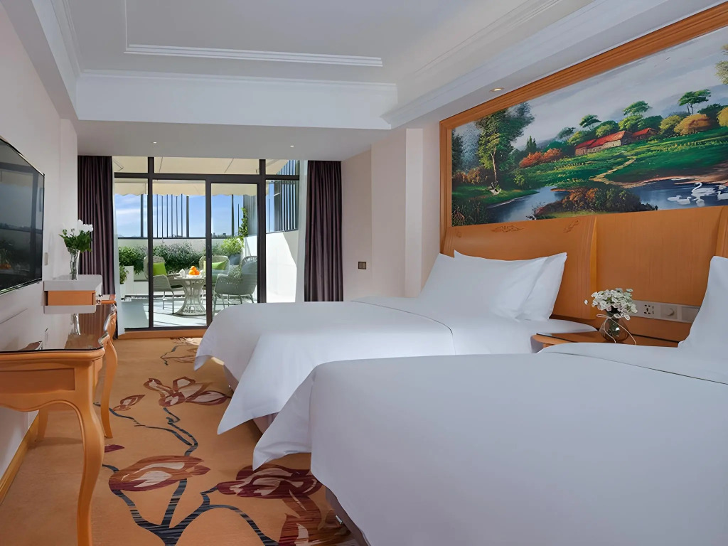 Vienna Hotel (Chuanxin Drum Tower Metro Station, Beijing Road)