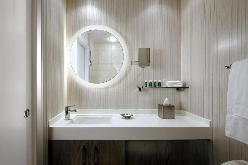 One King West Hotel and Residence