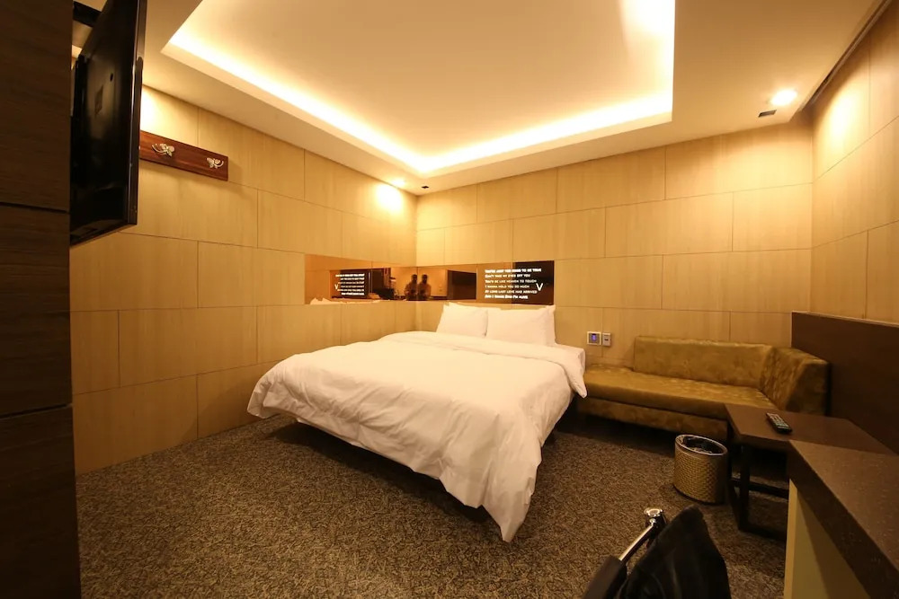 Moonbay Hotel