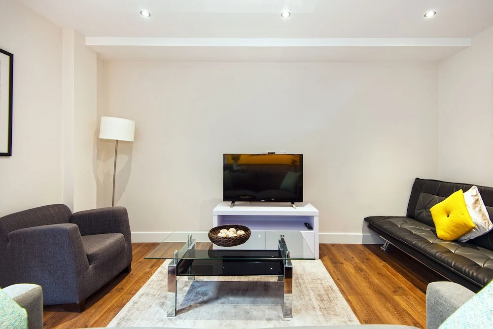 Awesome Aldgate City Apartment