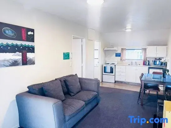 Merivale Court One Bedroom Apartment-Unit7
