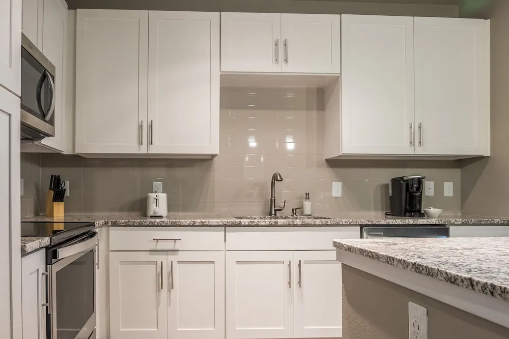 Baymeadows 2 BR Apt by Frontdesk