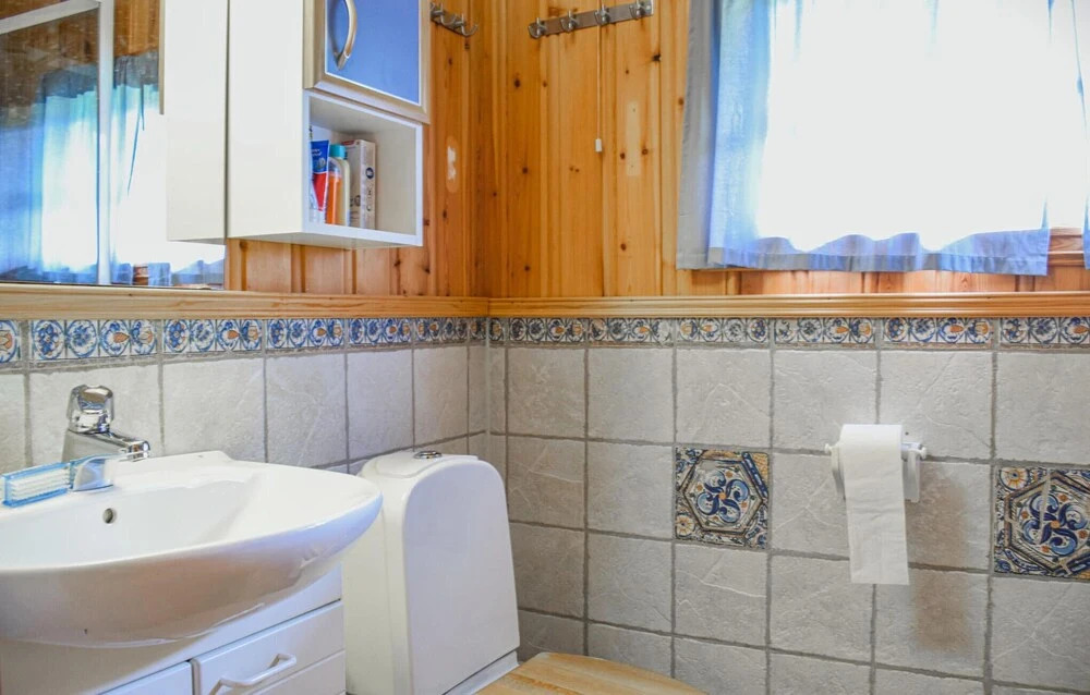 6 Bedroom Beautiful Home In Vossestrand