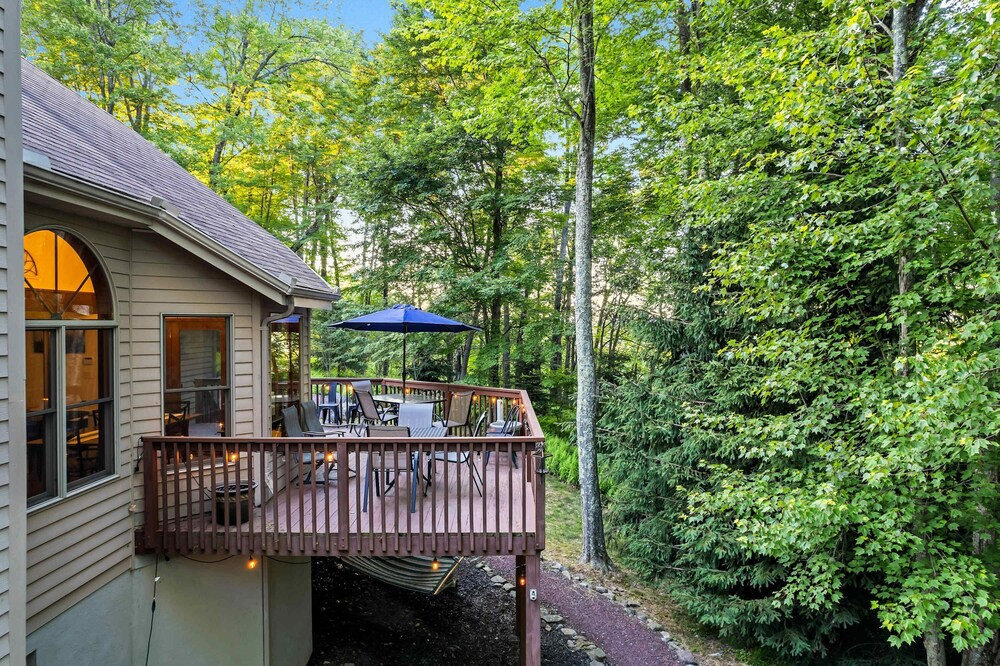 Spa Retreat With Hot Tub Sauna and Game Rooms
