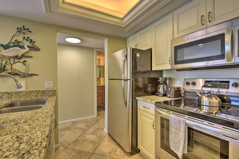 Siesta Key Condo: Resort Amenities, Walk to Beach!