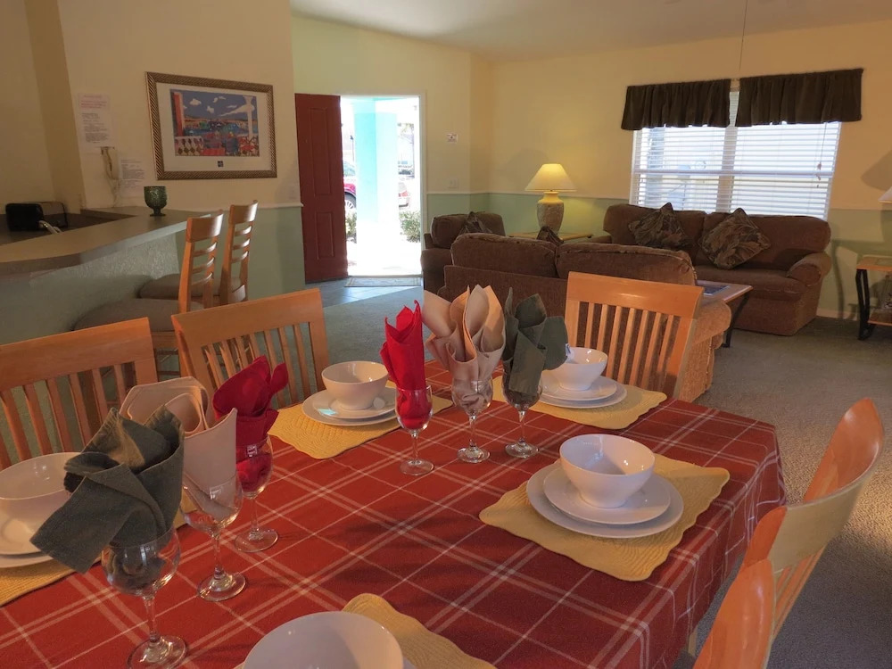 Kissimmee Maingate Pool Homes by SOVH